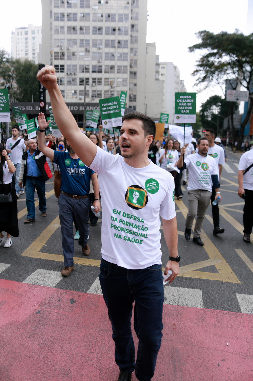 Raphael Ferris em ato público
